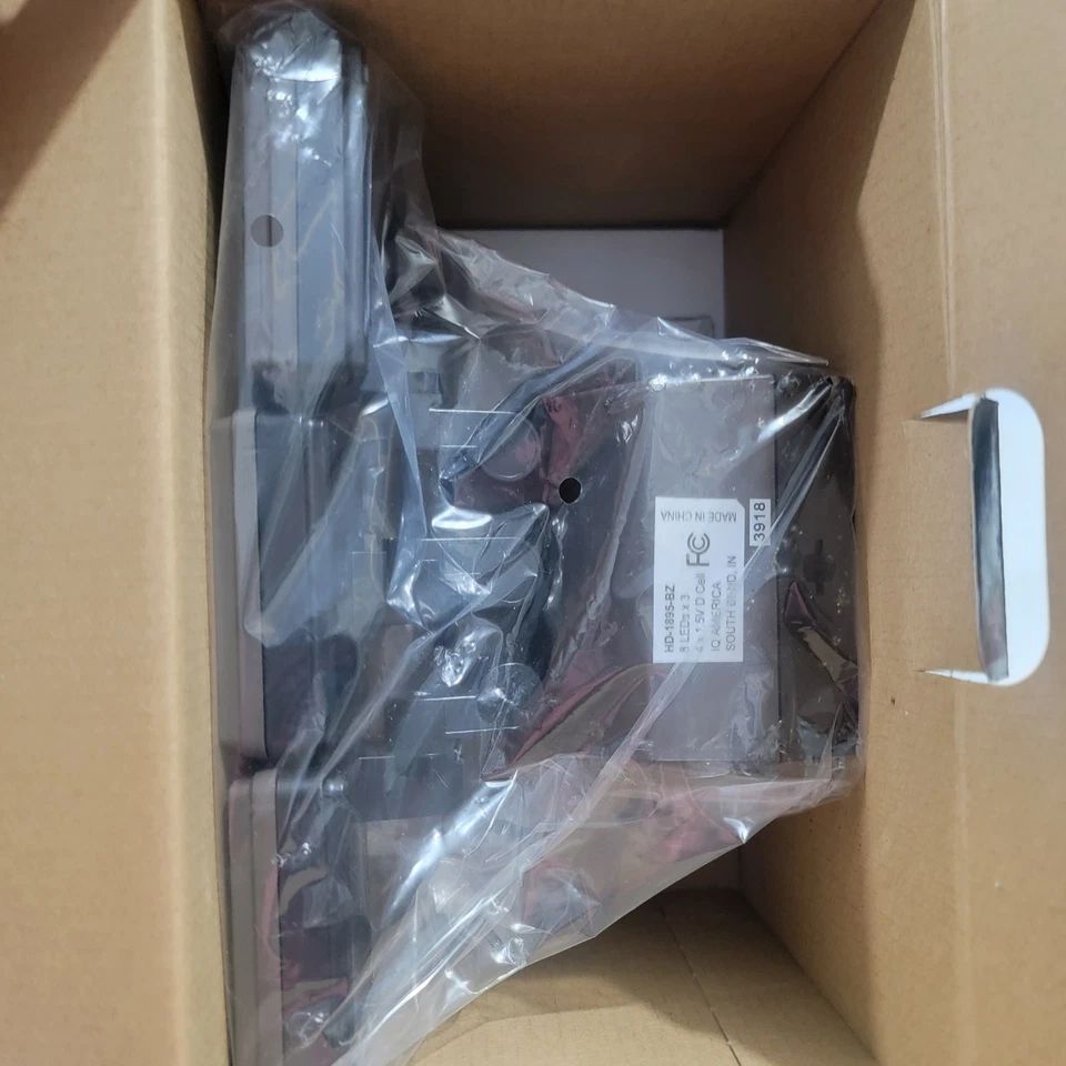 Defiant, 180 Degree, LED Motion Sensing Outdoor Security Light - Image 4 of 4