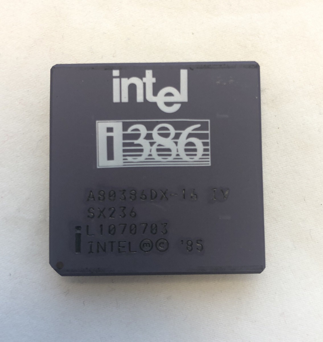 (4個)Intel i386 DX インテル CPU A80386DX16未使用 INTEL 386DX-16Mhz Gold Ceramic PGA Processor Chip i386 80386