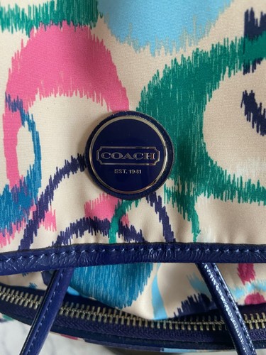 Mochila Coach IKAT Scribble Multicolor Firma Nueva Sin Etiquetas Auténtica Borde Azul Marino ¡RARA! - Imagen 6 de 14