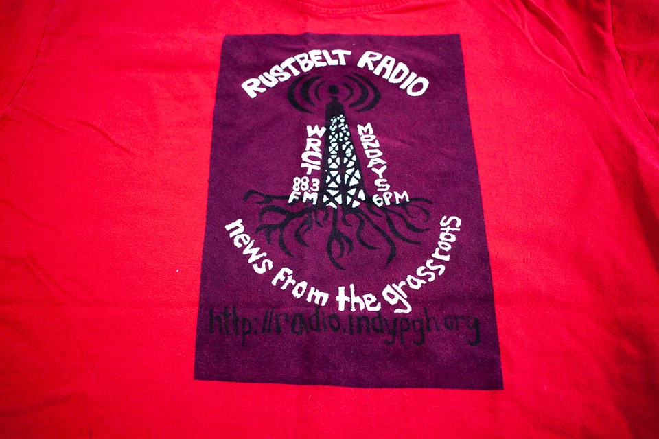 Camiseta De Colección Radio Transmisión Para Mujer Mediana "Rustbelt Radio" Pittsburgh, PA ReY Foto 2 de 4