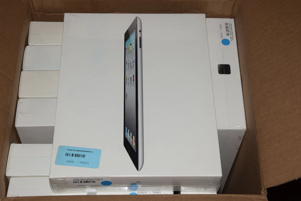 Apple iPad 2 2nd Generation 64GB MC775LL/A Wi-Fi + 3G Cellular GSM Unlocked Blak - Image 2 of 4