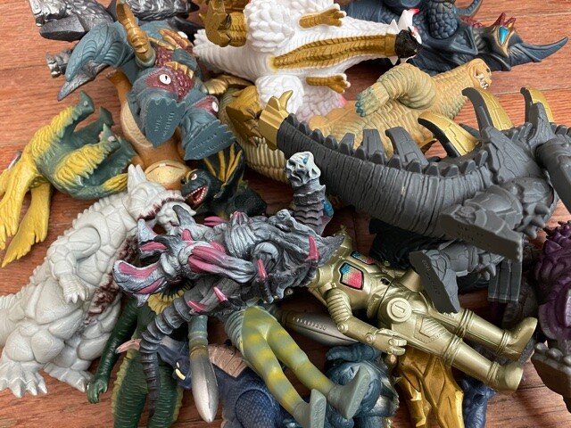 Ultraman Kaiju Medium to Small Sizes Godzilla Bandai Vinyl Figure