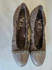 AGL flat leather shoes. sz41. Italy! Very gently worn