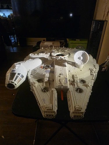 Kenner Star Wars The Power of The Force Electronic Millennium Falcon Vehicle