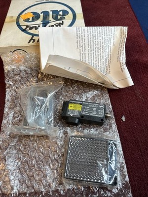 NEW ATC AUTOMATIC TIMING & CONTROLS PHOTOCELL W/ REFLECTOR 7703AR04N3BQP