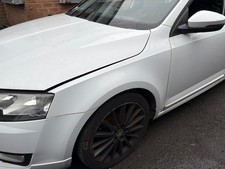 2013-2016 SKODA OCTAVIA MK3 PASSENGER SIDE FRONT WING IN WHITE LS9R