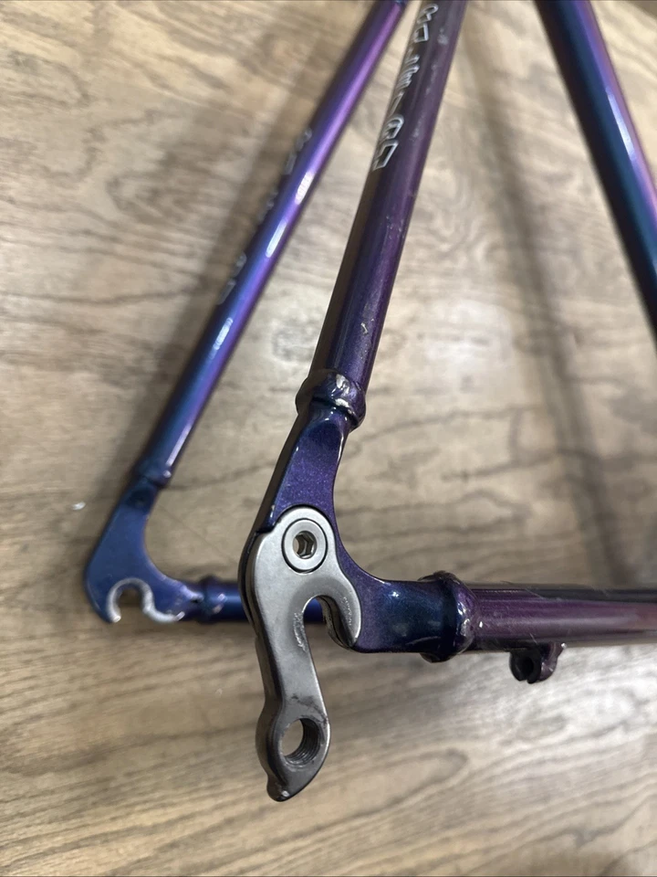 Cuadro de bicicleta de carretera de aluminio Raleigh R700 1998 fotocromático 58 cm grande púrpura azul Foto 2 de 4