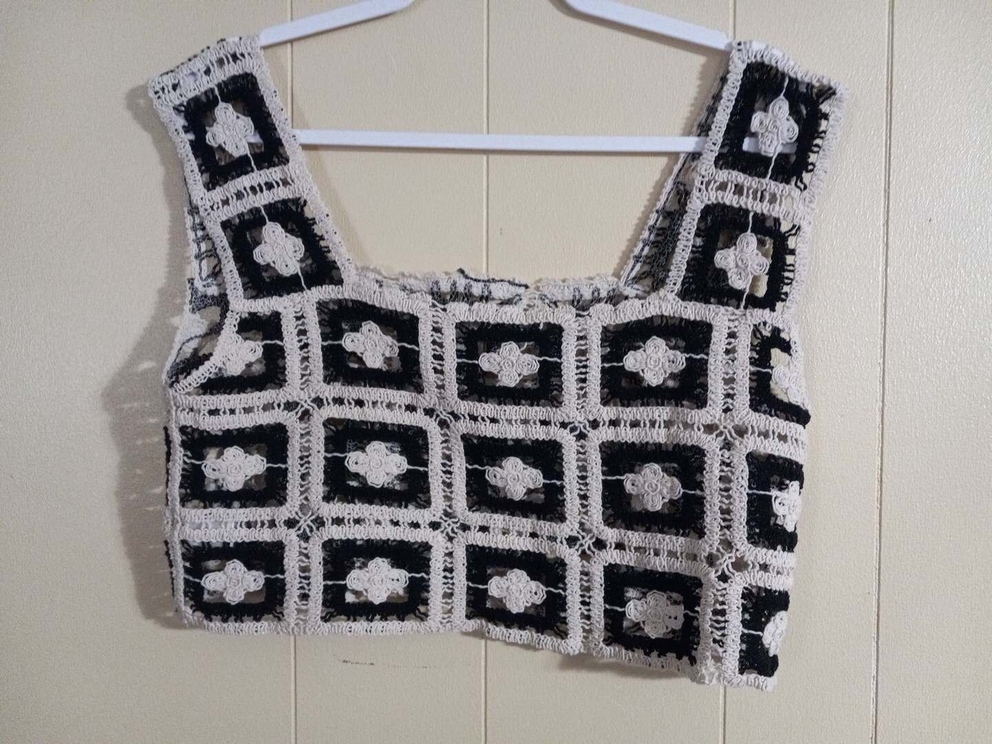 Julia by Love J Crochet Crop Top Womens Med. Boho Festival  Open Knit Cream/Blac