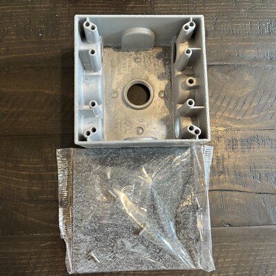 30248 MULBERRY FIVE 3/4'' IPS HOLE OUTLET BOX 30.5  CUBIC CAPACITY w LID LOT OF 2