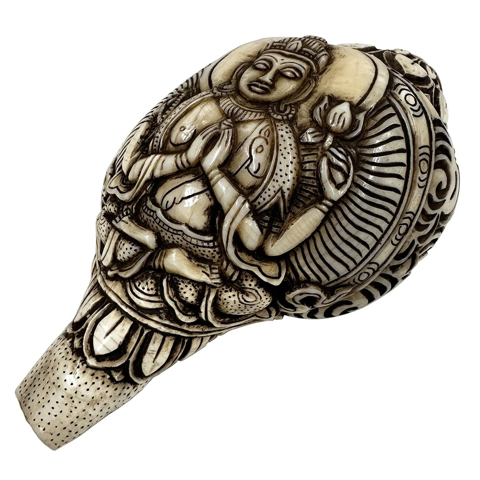 Antigua caracola budista tibetana finamente tallada Foto 2 de 4