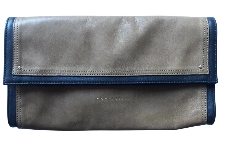 BOLSO CLUTCH COCCINELLE NEGRO TOSTADO CUERO GENUINO SOLAPA BROCHE X-BODY Foto 2 de 4