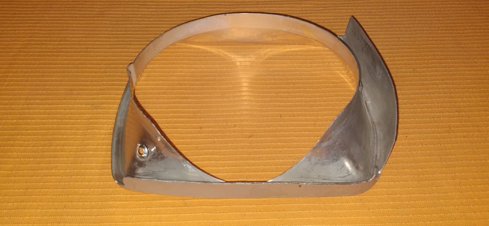 Mopar ORIGINAL 1975 1976 Plymouth carrocería A faros laterales del conductor bisel plumero Foto 3 de 4