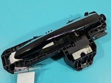 Porte arrière et accessoires Infiniti Q30