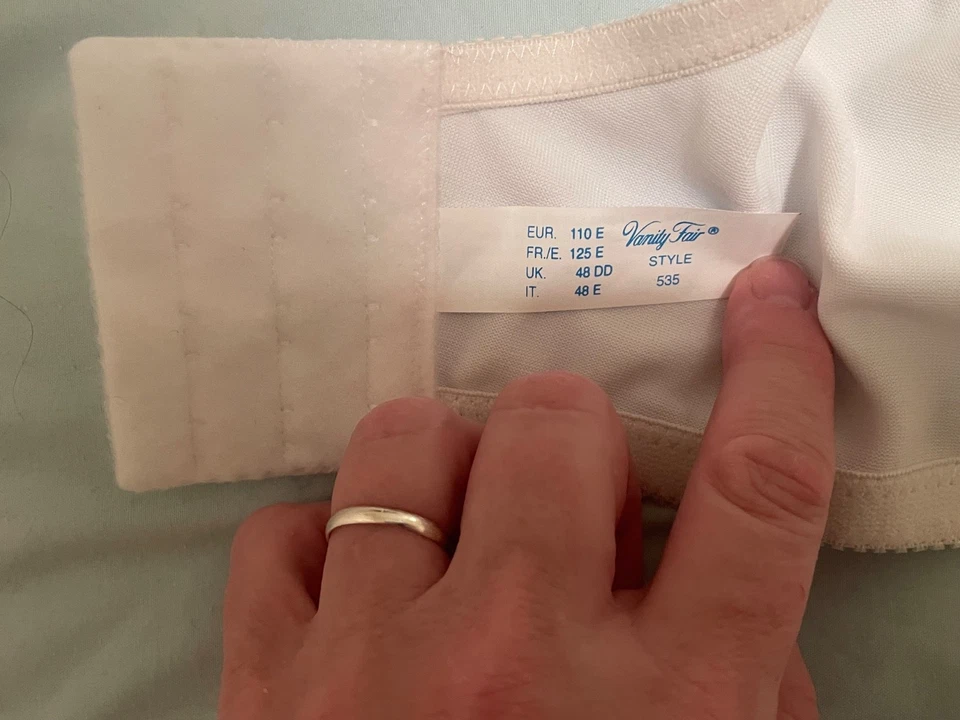 ladies white vanity fair bra, size 48DD - Image 2 of 3