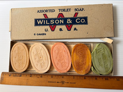 Vintage Wilson & Co Assorted Toilet Soap USA 5 Cakes Red W Advertising & Box