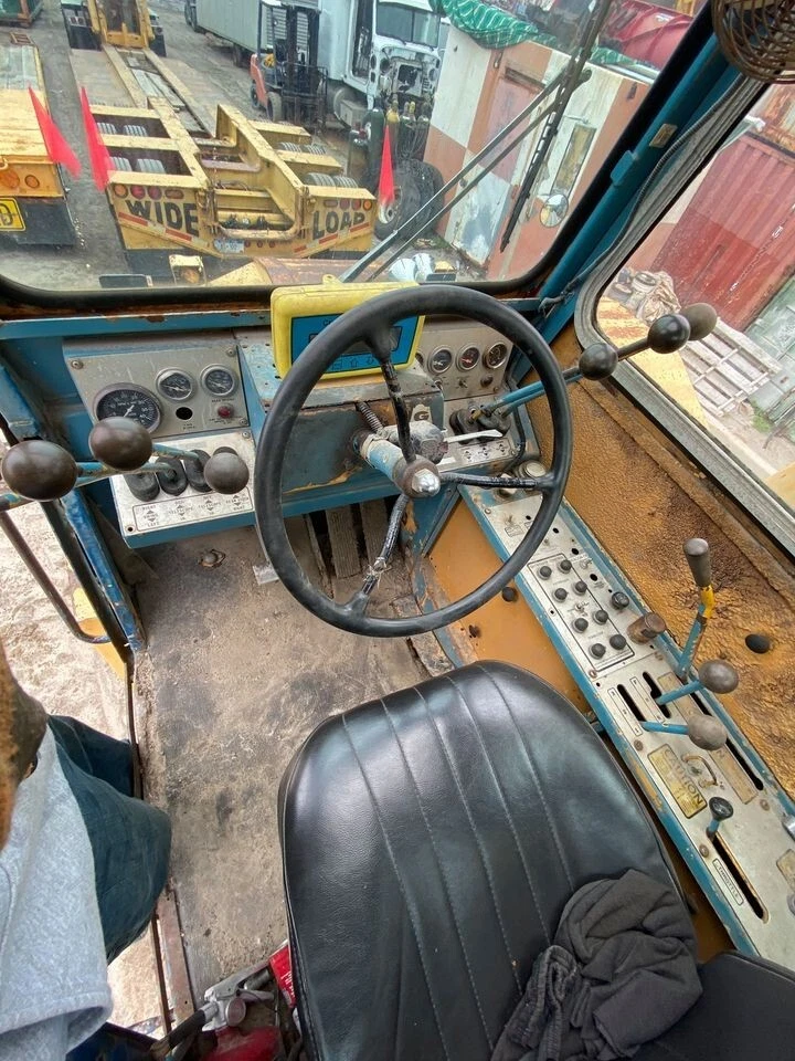 Grúa Grove RT65S 1979 35 toneladas terreno áspero motor Cat 4x4 - usada Foto 3 de 4