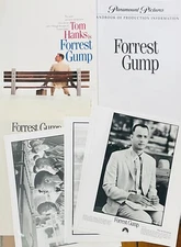 FORREST GUMP MOVIE PRESS KIT FOLDER W/ 7 MOVIE PHOTOS / PRODUCTION INFO BOOK