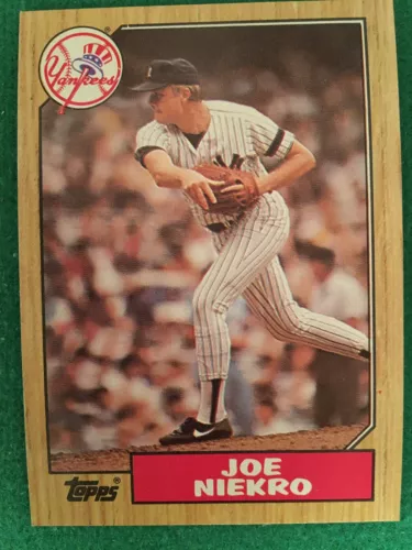 Variation Card #344 1987 Topps Joe Niekro COPYWRITE OUTSIDE OF BACK RIGHT BORDER