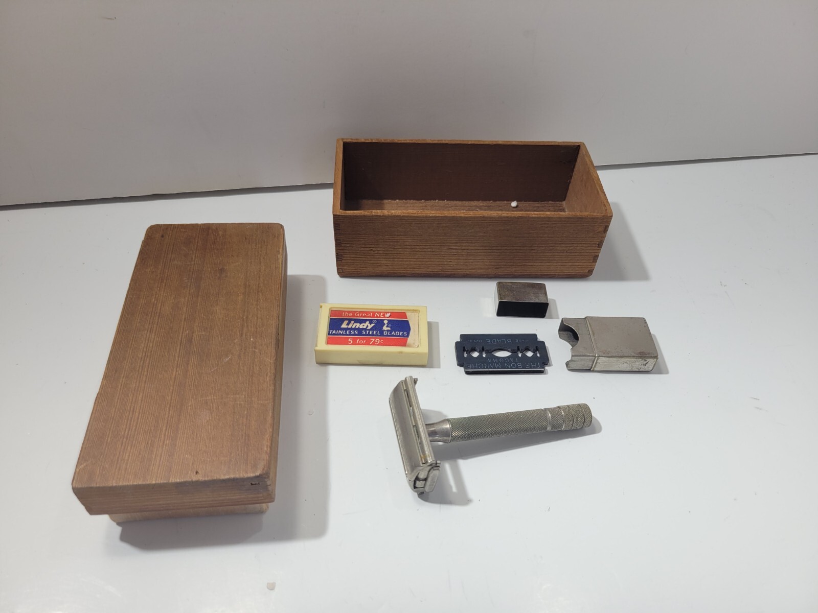 Shaving Kit , Lindy Blades & Accessories With Box