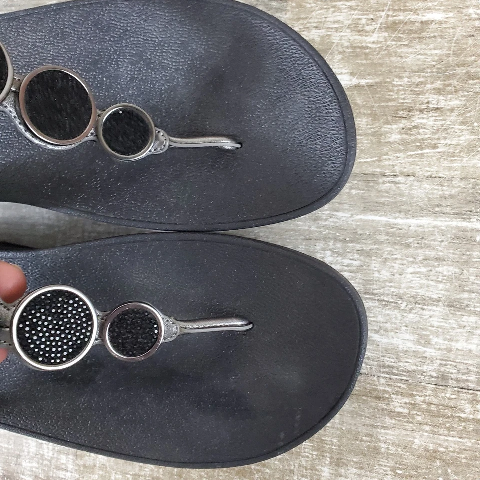 FitFlop 女式光环珠圆金属鞋头柱凉鞋女式 10 码 — 第 2/4 张图片