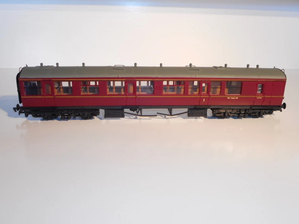 Mainline BR Guards Van Composite coach W7365W. Good condition. OO Scale. No box. - Image 4 of 4