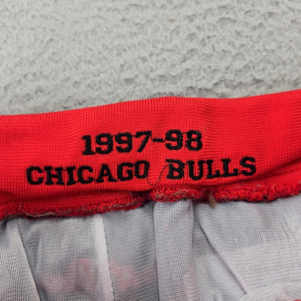 Chicago Bulls Shorts Mens 30 Black 1997-98 Just Don Vintage USA