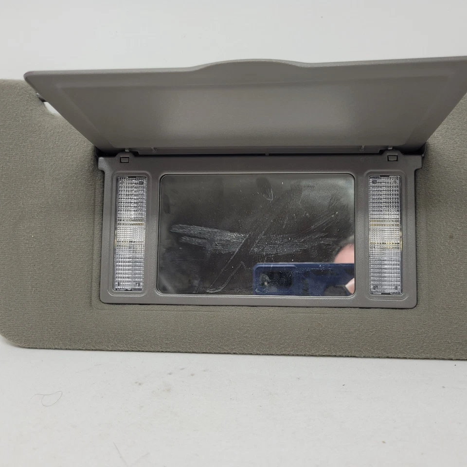 00-05 Chevrolet Impala pasajero lado derecho parasol gris Foto 4 de 4