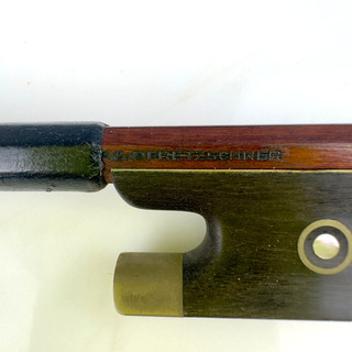 Hermoso arco de violín antiguo estampado: F.C. Pfretzschner