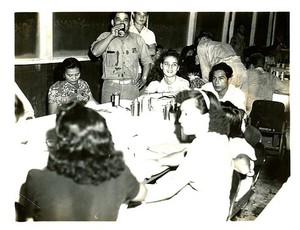 -Original- WWII -OLIVE DRAB BEER CANS- USAAF GUAM Photograph - FLAT TOP/CONE TOP