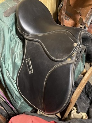 Rivera English Riding Saddle - 15.5 
