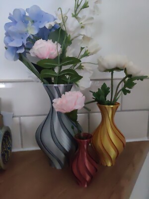 Gold Seide Kunststoff Twist Display getrocknet oder geschnitten Blumenvase PLA 200mm 3D gedruckt