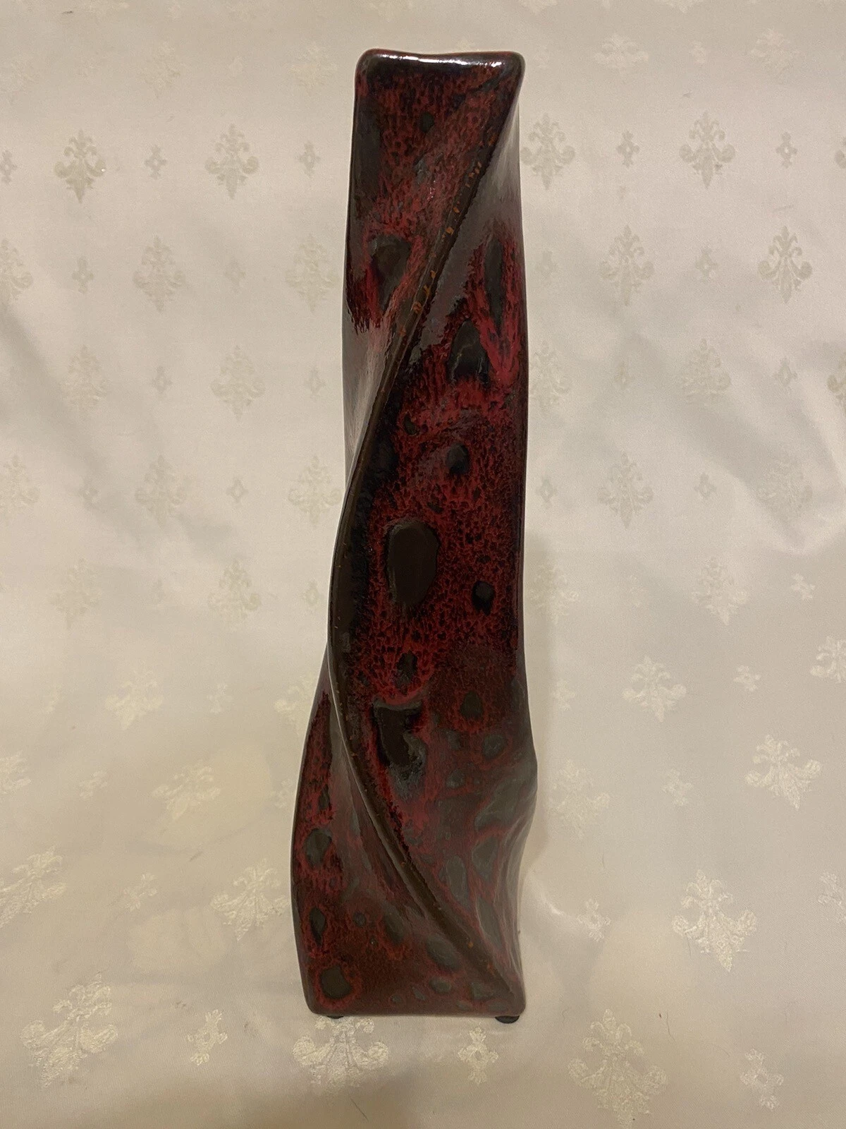 Twisted Embossed Red Ceramic Flower Vase Shelf Decor