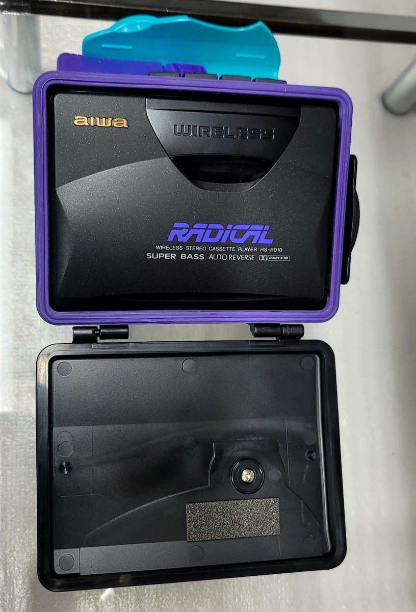 AIWA Radical HS RD10 Cassette Player with Case HR-RS15 AM/FM Radio