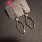 Best Pick Paparazzi - Plucked Petals White Earrings — photo 2