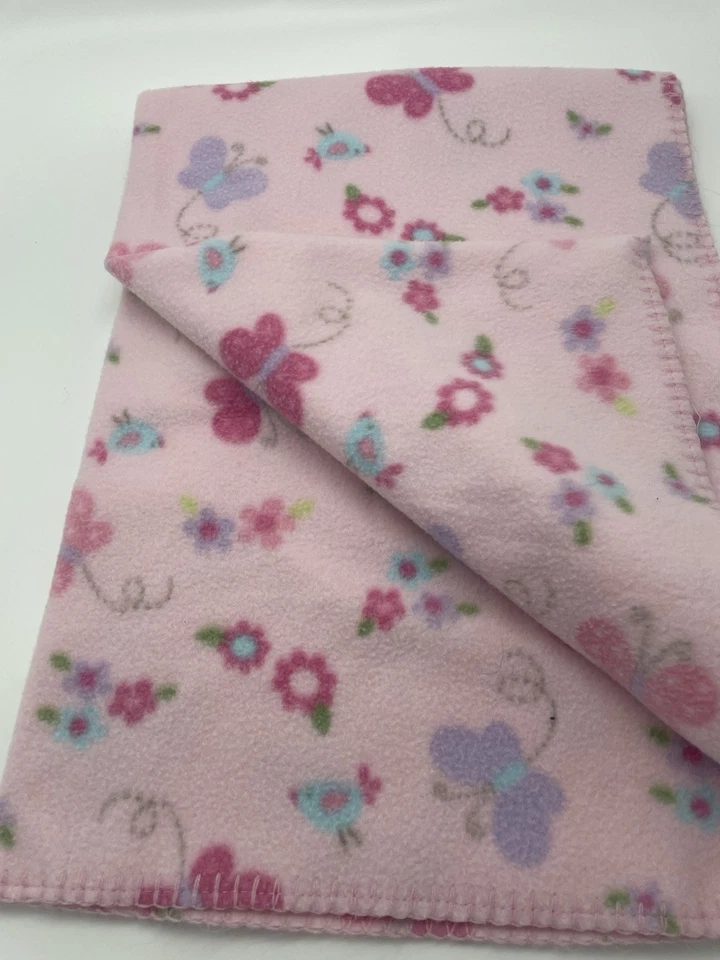 Manta bebé niña mariposa floral polar borde cosido de colección Garanimals rosa Foto 4 de 4