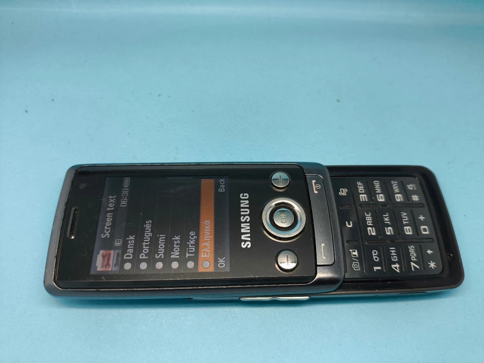 Samsung SGH J800 - Black (Unlocked) Mobile Phone - Image 3 of 4