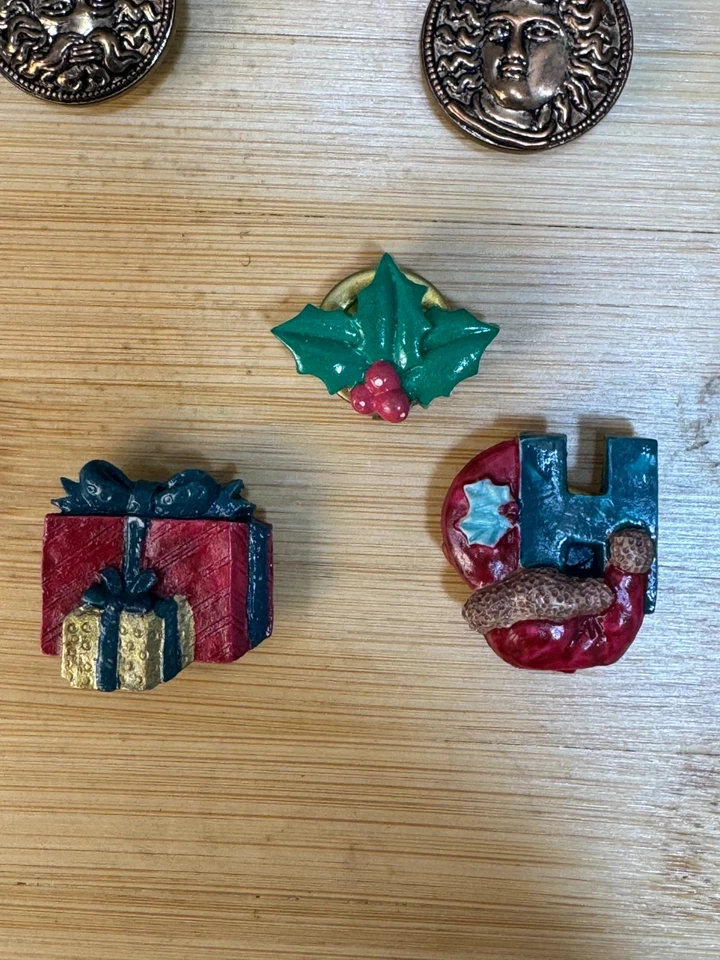 Juego de 19 cubiertas de botones de Navidad con respaldo de metal yeso de resina novedad navideña Foto 4 de 4