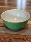 Vintage  Pyrex Green Primary Mixing Bowl TM Reg No Number 2.5 Qt