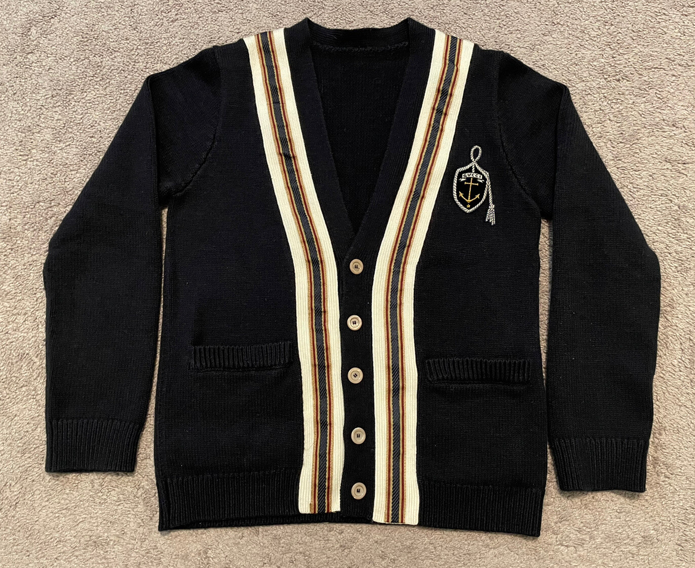 GUCCI 素敵!NAVY WOOL EMBROIDERED LOGO CABLE KNIT CARDIGAN 店舗の