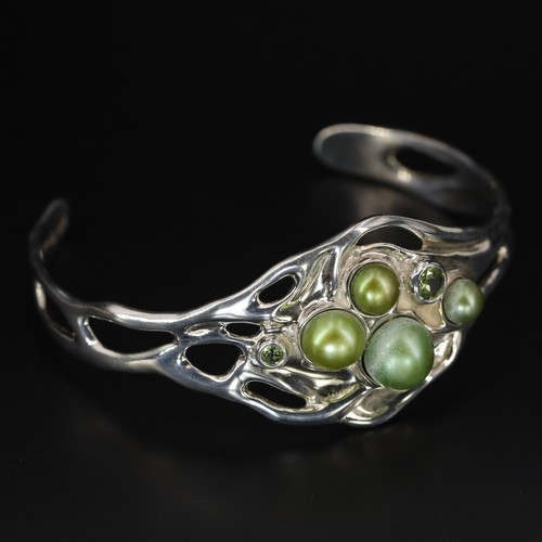 Sterling Silver ISRAEL HAGIT GORALI Green Pearl & Peridot 7" Cuff Bracelet - 25g