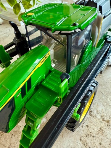 John Deere 1:32 Scale - 412R Sprayer - Farm Toy . NEW NO BOX - FREE SHIPPING - Picture 12 of 13
