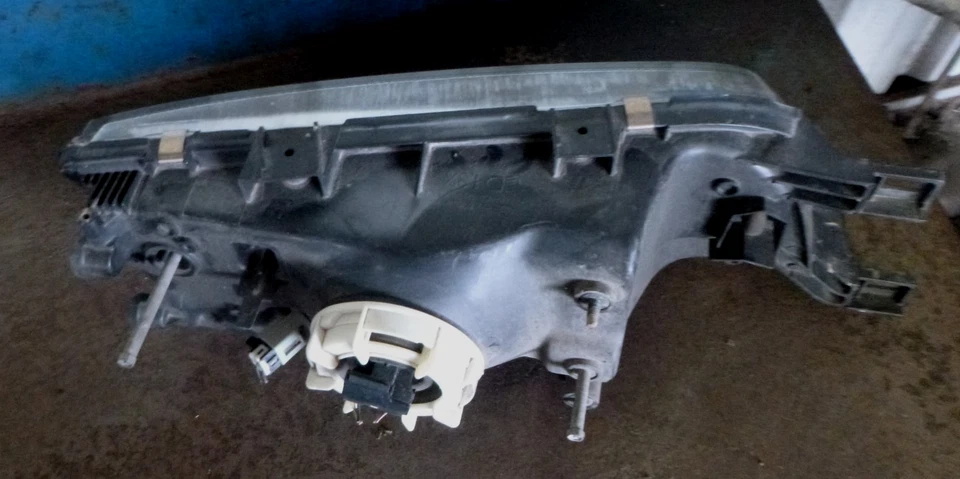 Nissan Pulsar N15 3/98-00 Left Headlight - Image 2 of 3