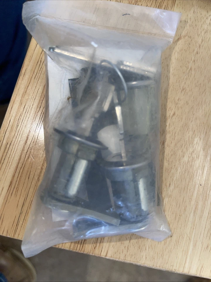 Ford Mustang 1965-1966 Dynacorn CL-4877 Kit de cerradura de puerta y encendido con_llaves NUEVO Foto 3 de 3