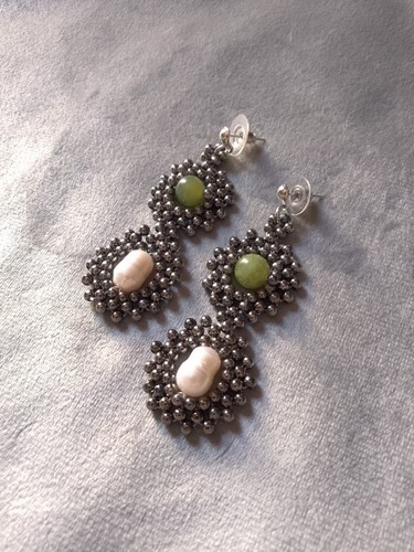 Orecchini Perle Di Fiume Naturali Barocche E Pietre Dure Giada Verde.