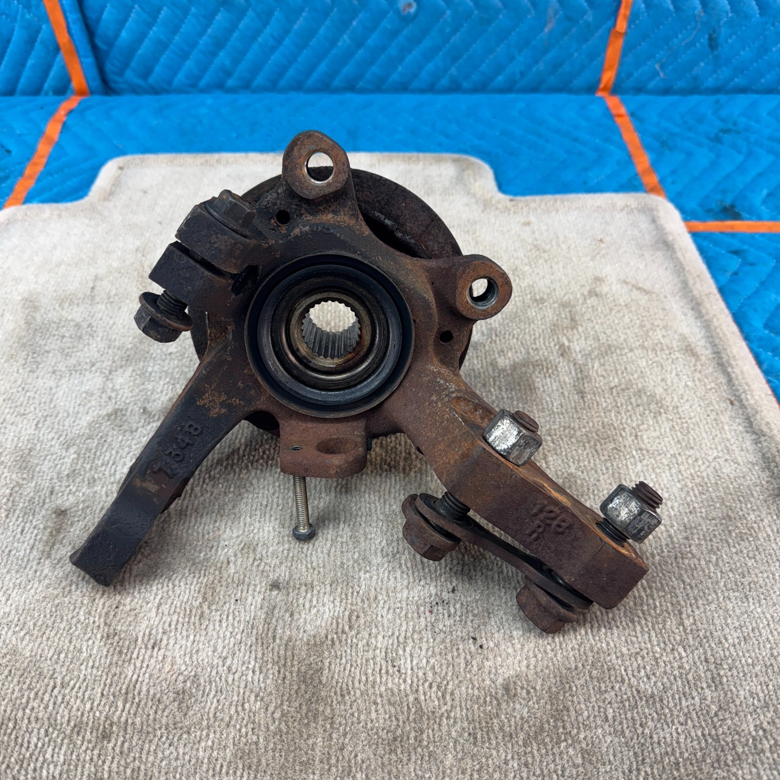 1989–1991 CHRYSLER MASERATI Front Right Steering Knuckle with Hub OEM