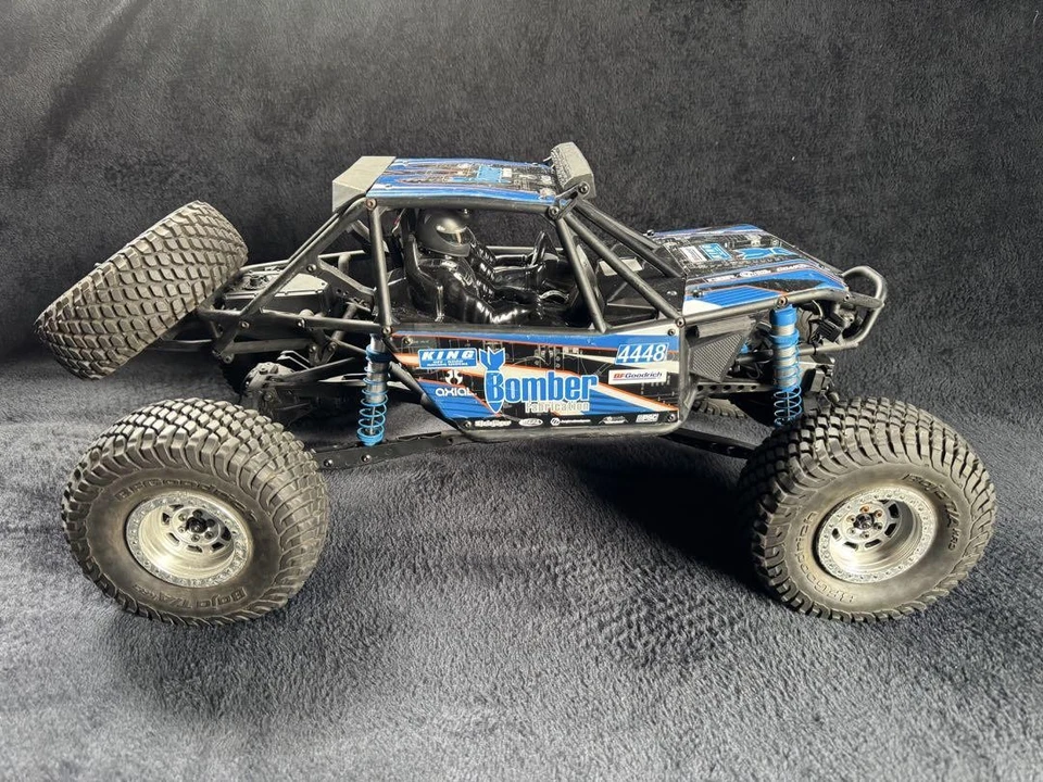 Axial Rr10 Bomber Rc Rock Racer 1/10 Scale 4Wd Off-Road Crawler Trail Truck Rtr - Image 2 of 4