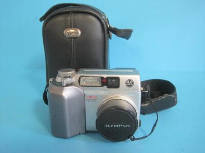 Olympus Camedia Digital Zoom Camera 4.0 MP Model C-4000 Silver w/Case