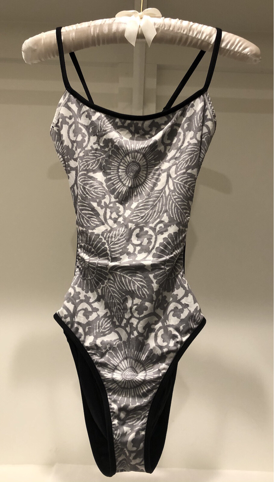 Lululemon Heatwave Monokini One Piece SwimSuit Sz 4 … Gem