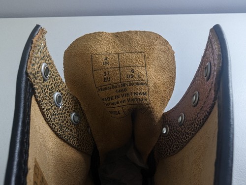 NUOVI stivali da combattimento Dr Martens 1460 sabbia arcobaleno raggi iridescenti donna 6 lacci - Foto 9 di 12