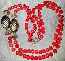 VINTAGE STUNNING 2 STRAND BURGUNDY GLASS NECKLACE